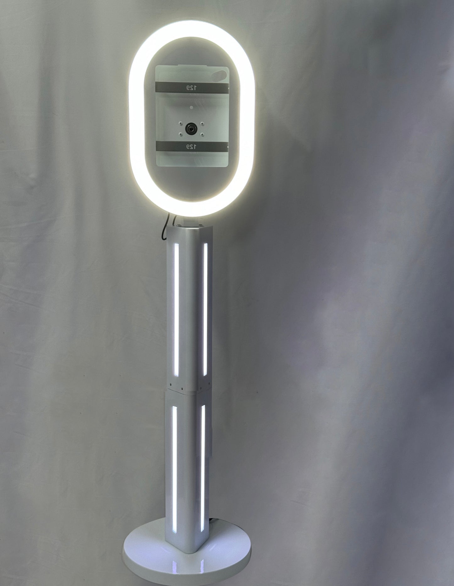 Oval IPad Selfie Pod Photobooth