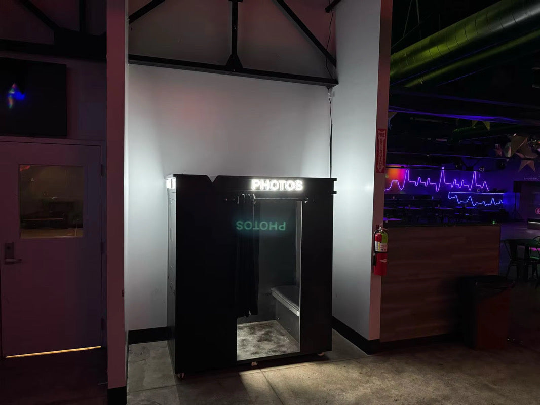Enclosed Original Photobooth With Payment System Selfie Booth