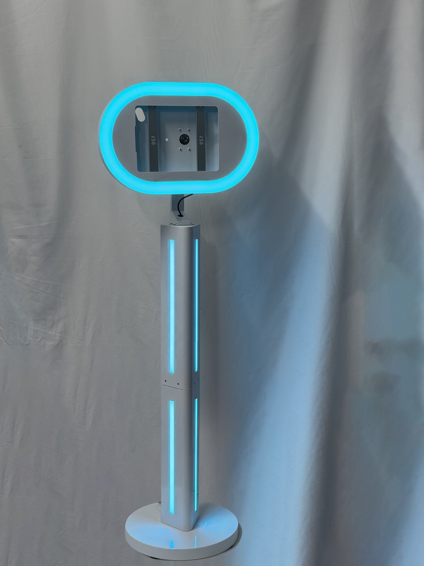 Oval IPad Selfie Pod Photobooth