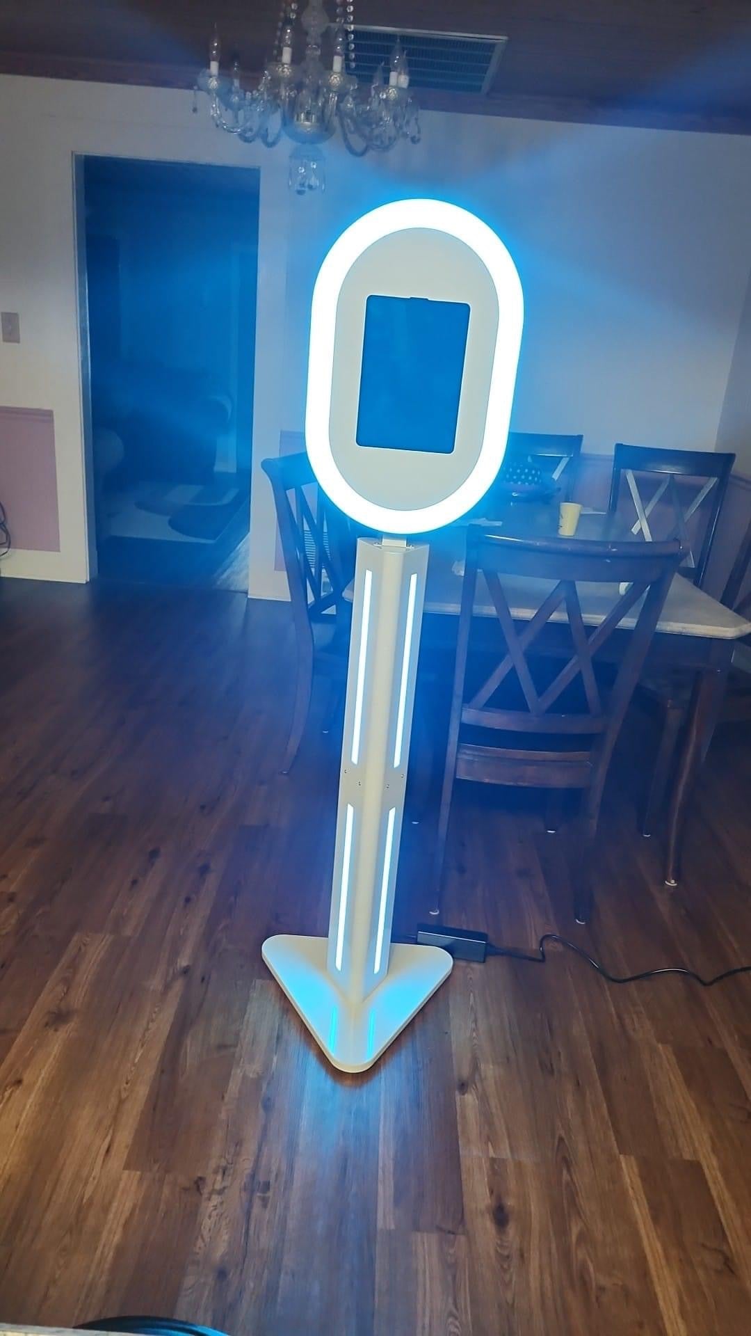 Oval IPad Selfie Pod Photobooth