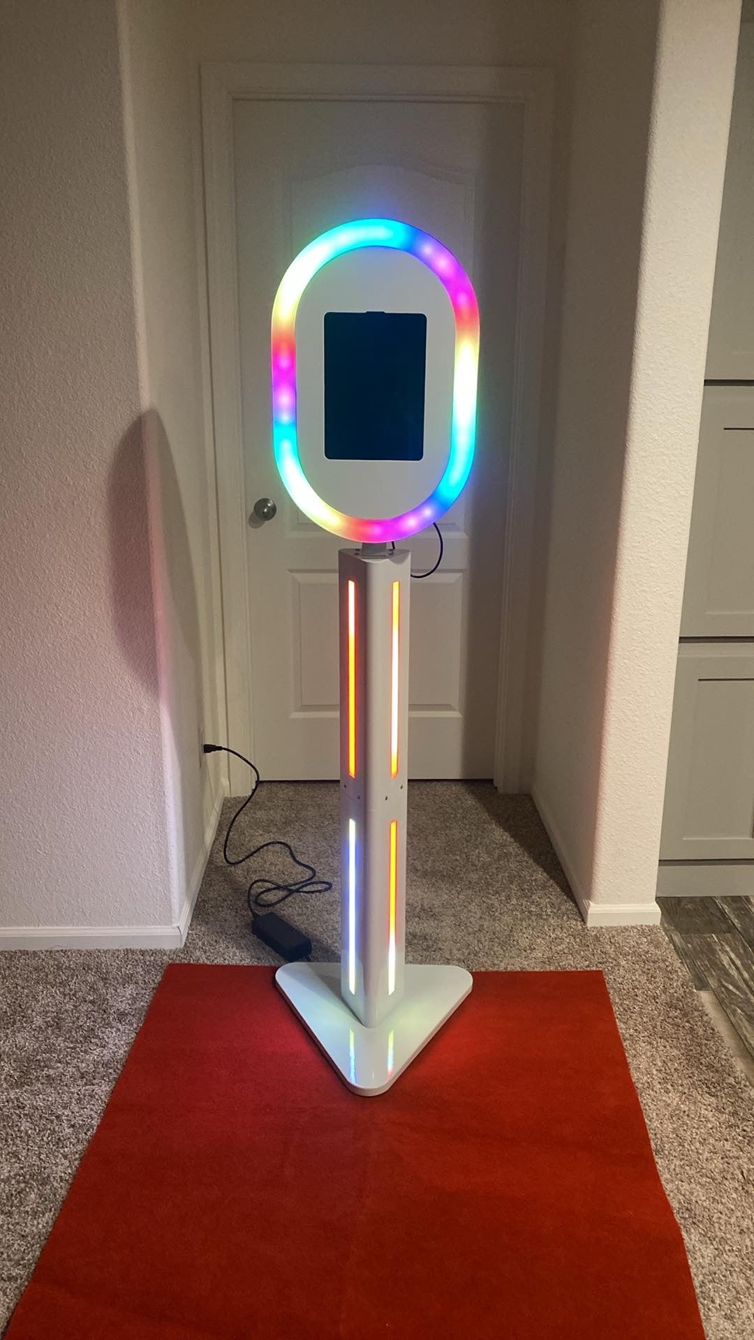 Oval IPad Selfie Pod Photobooth