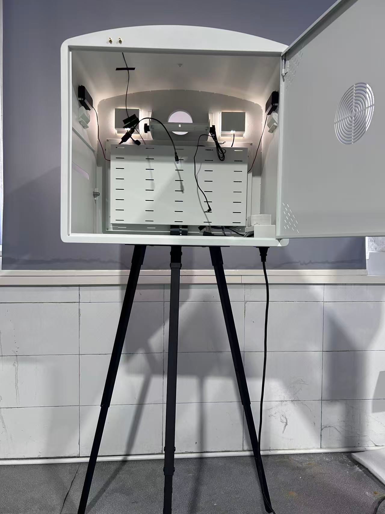 Metal Windows DSLR Selfie Pod Photobooth With Internal Printer Slot