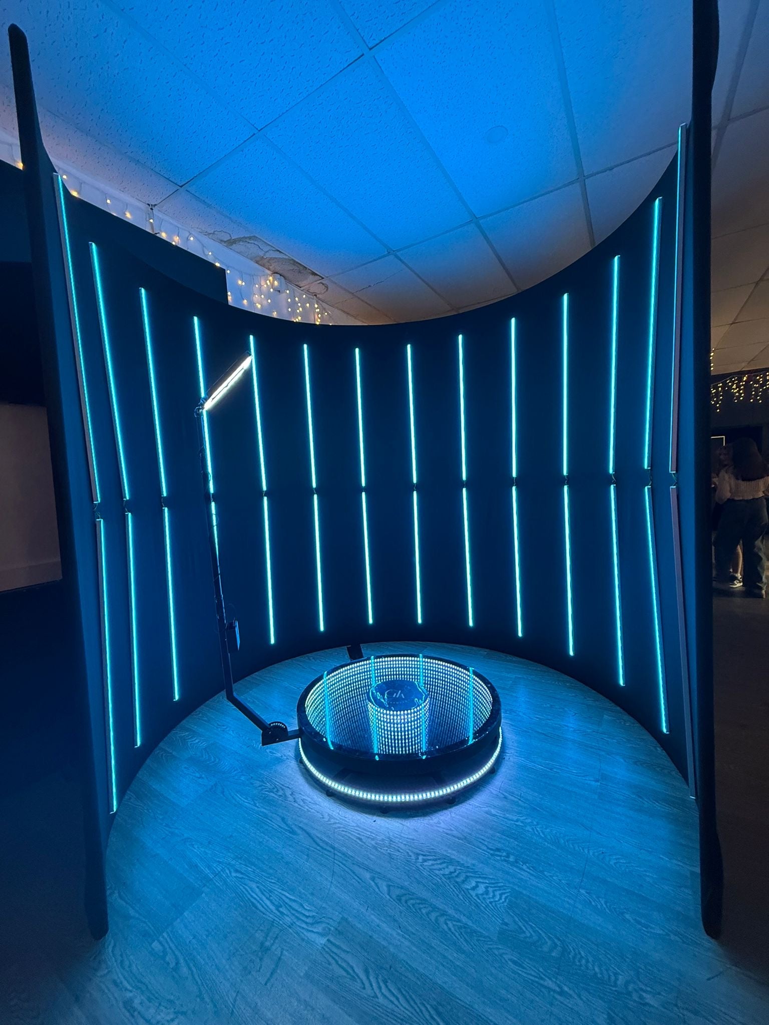 LED photobooth enclosure with 360 photobooth central 