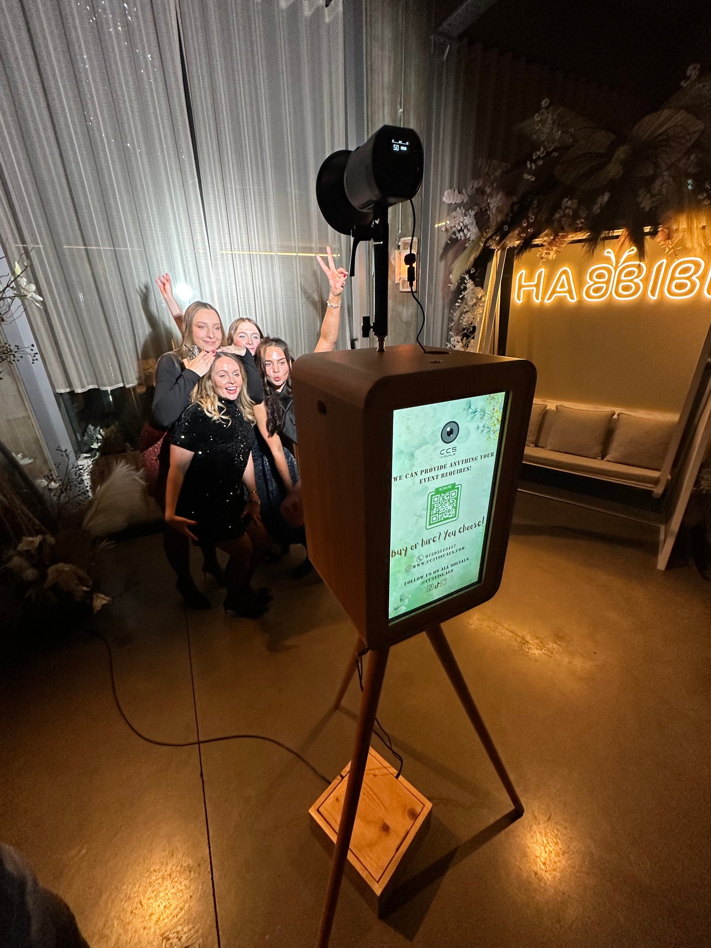 Vintage Windows DSLR & iPad Selfie Pod Photobooth