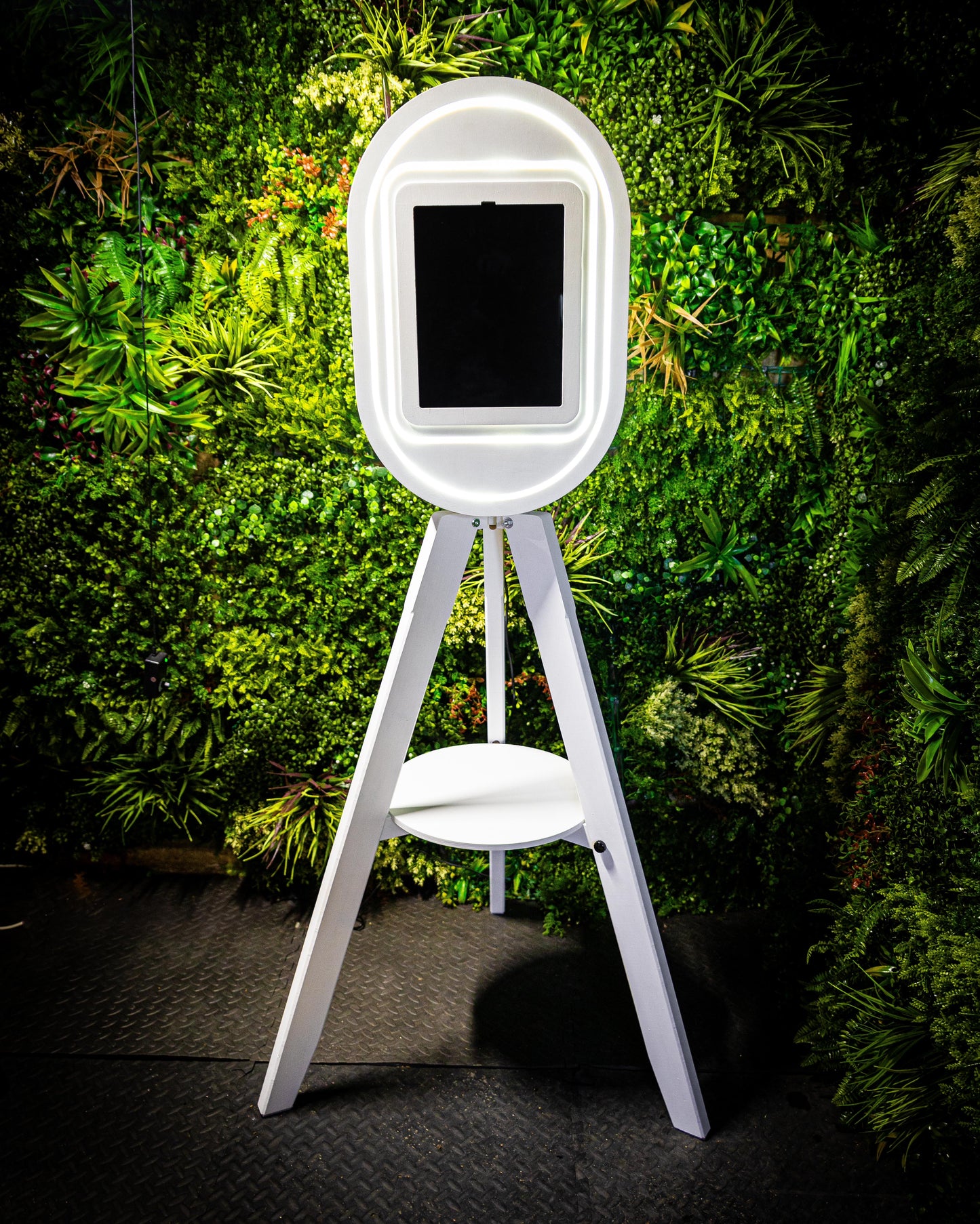 Vintage Oval IPad Selfie Pod Photobooth