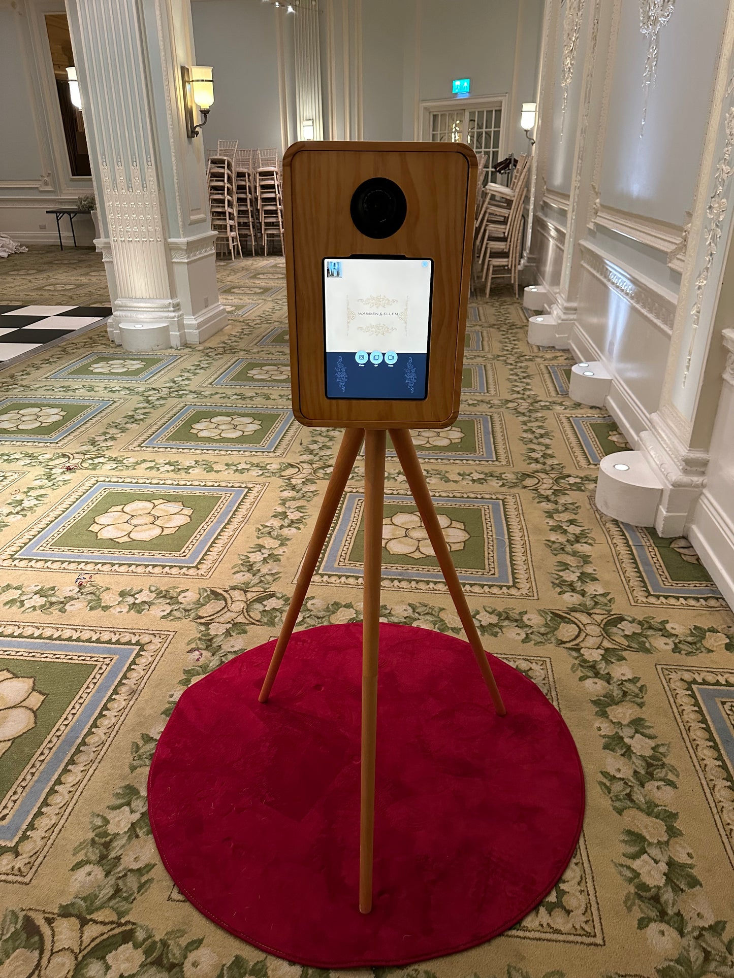 Vintage DSLR iPad Selfie Pod Photobooth