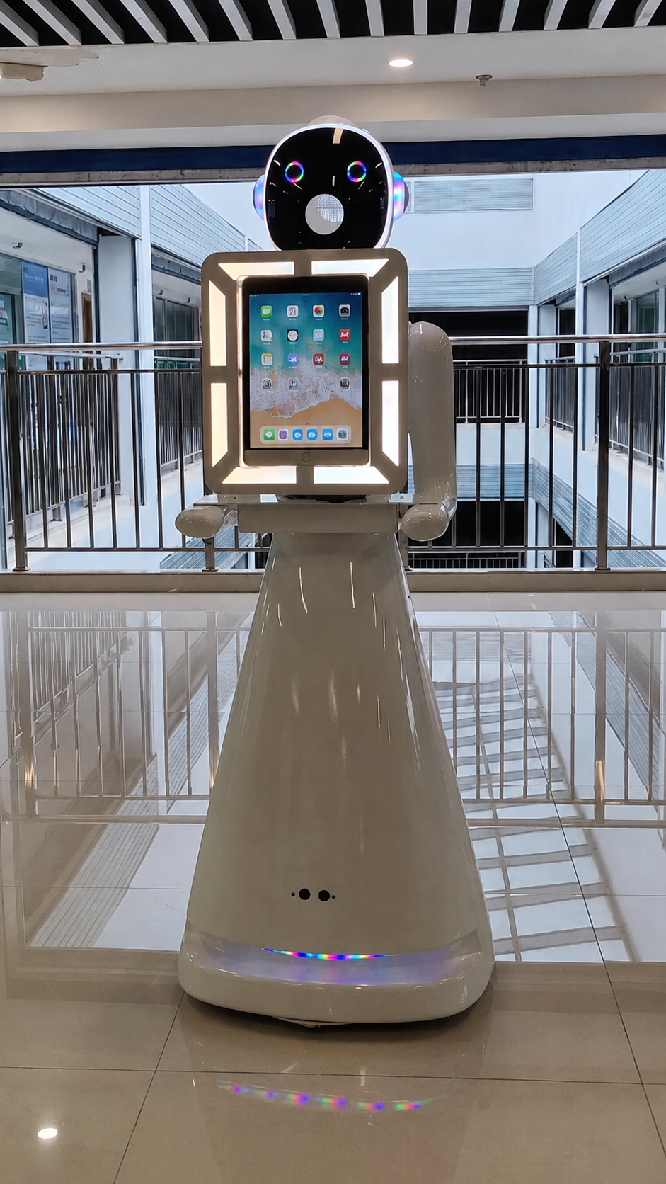 Magnificent Roaming Robot DSLR iPad Photobooth