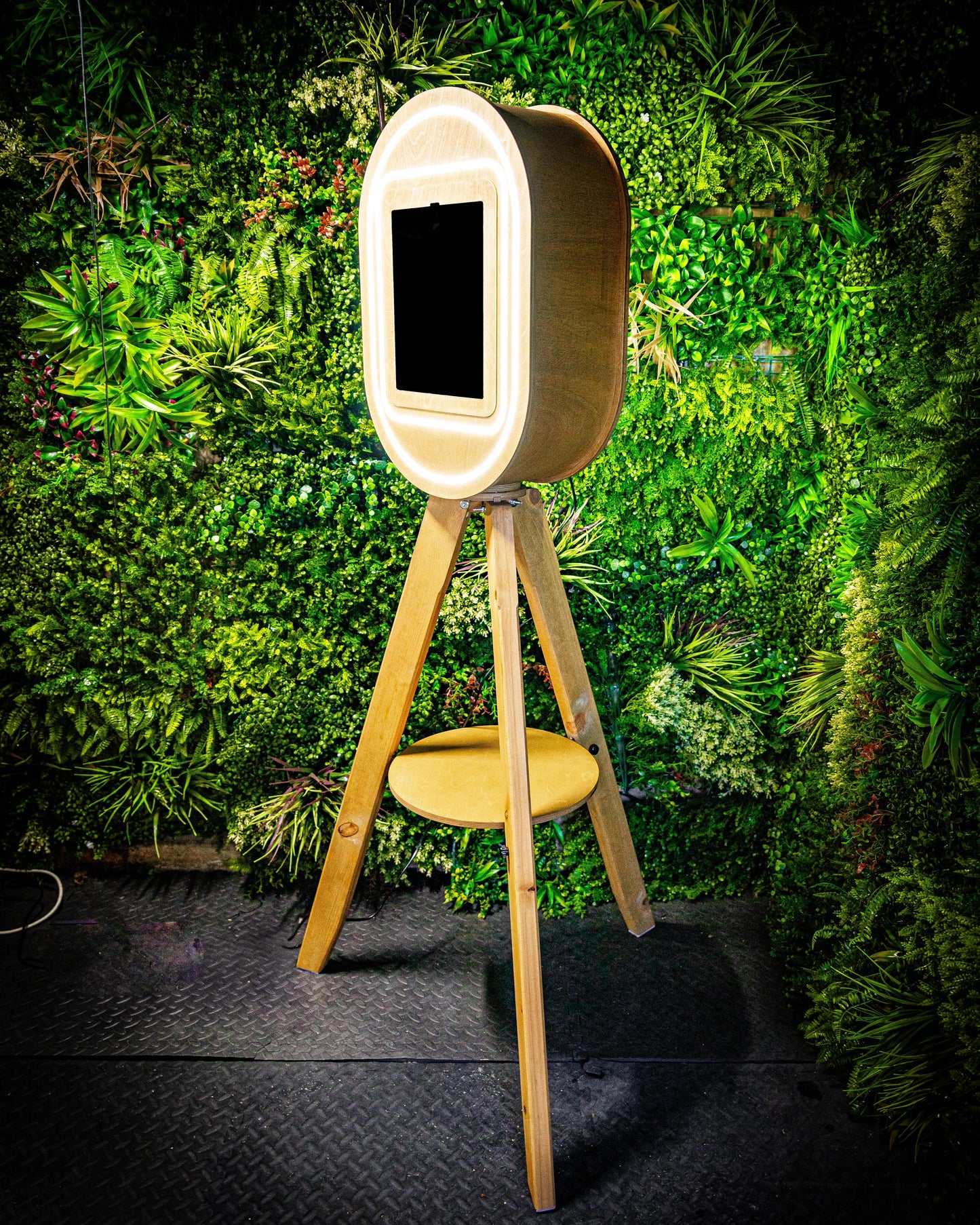 Vintage Oval IPad Selfie Pod Photobooth