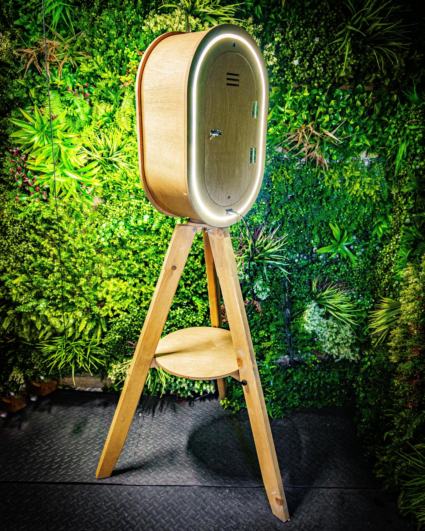 Vintage Oval IPad Selfie Pod Photobooth