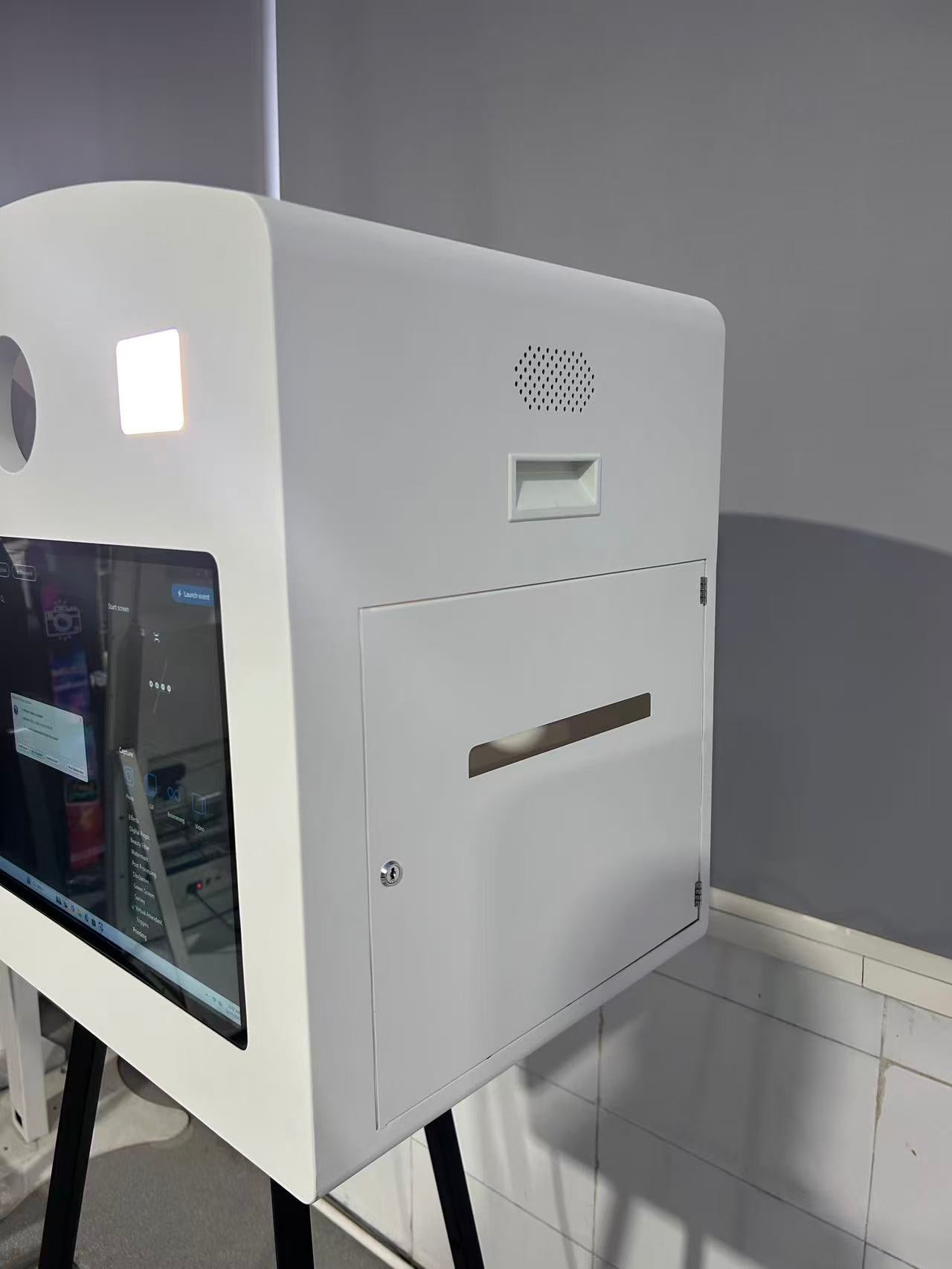 Metal Windows DSLR Selfie Pod Photobooth With Internal Printer Slot