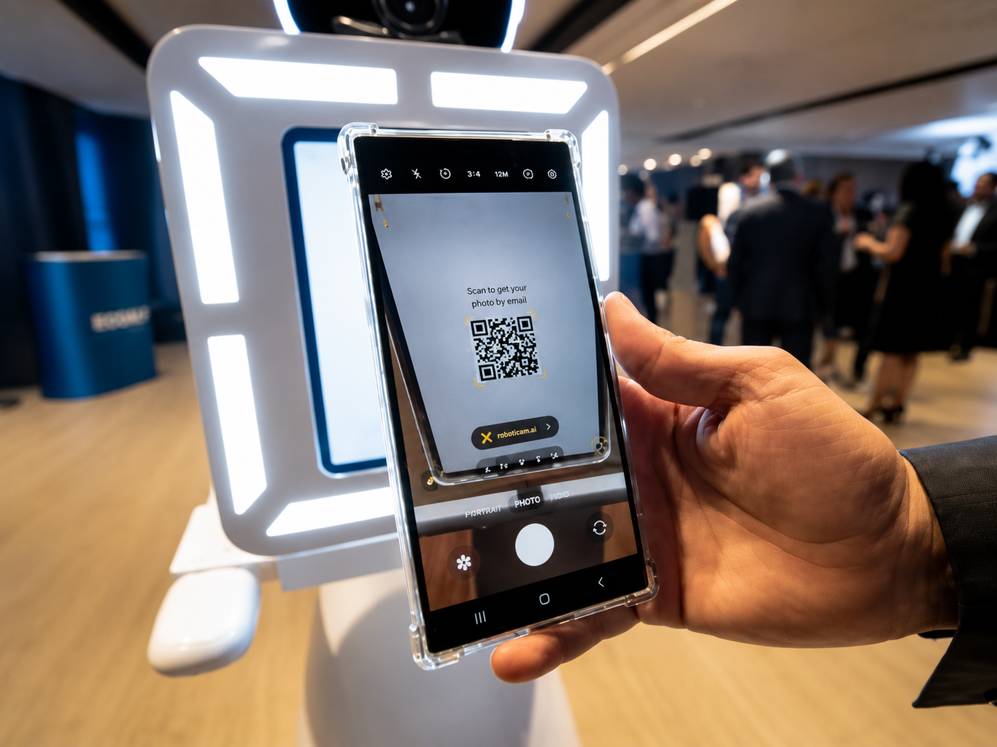 Magnificent Roaming Robot DSLR iPad Photobooth