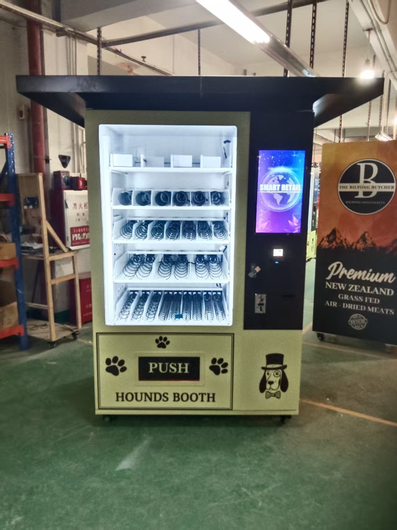 Standard Touchscreen Vending Machine Snacks Drinks