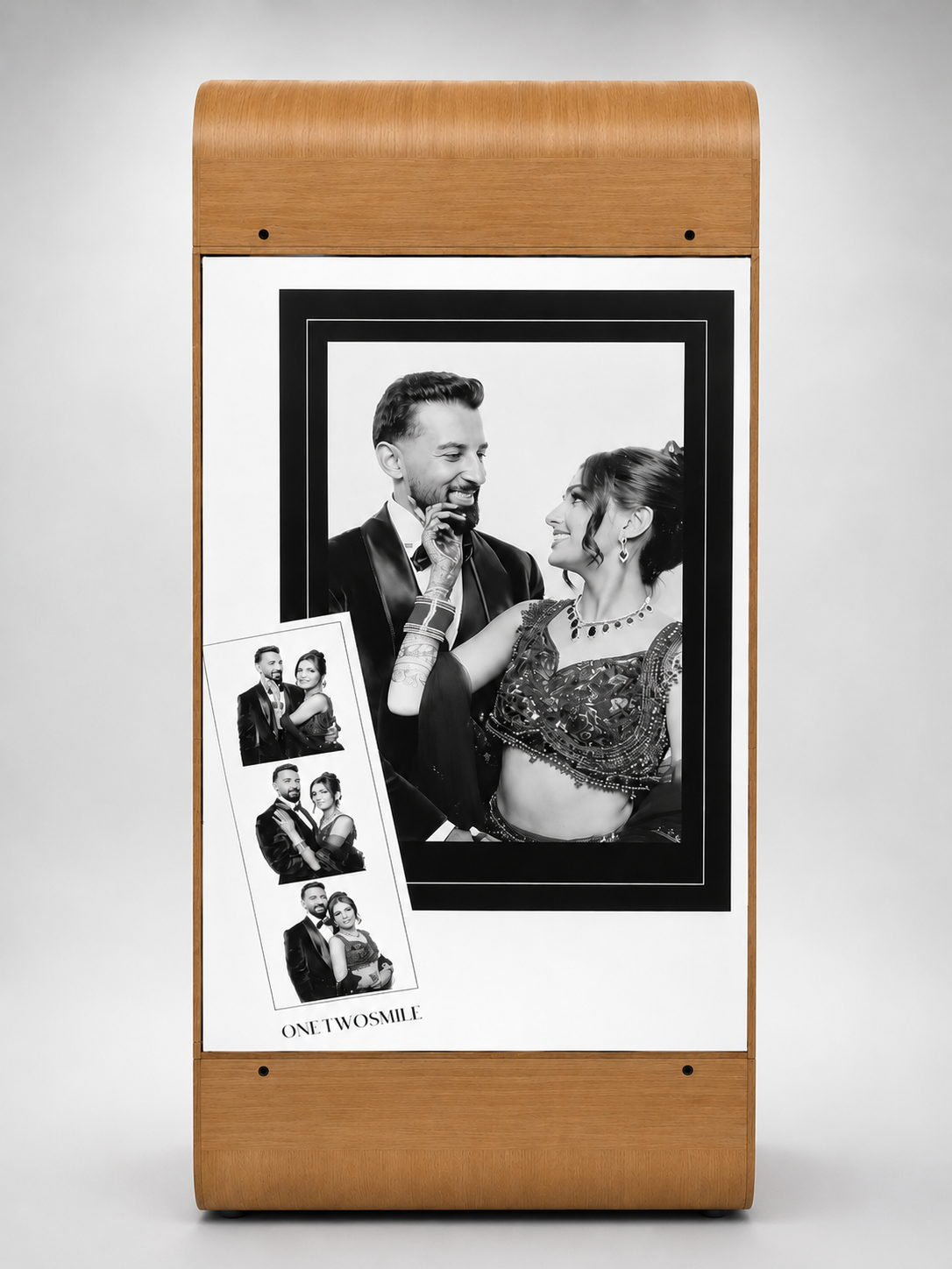 Wooden Vintage Enclosed Photobooth With Payment System Selfie Booth
