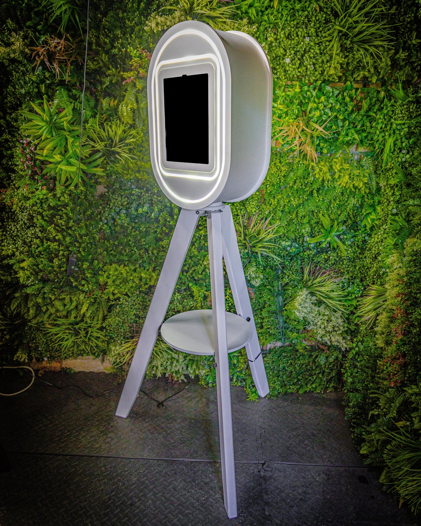 Vintage Oval IPad Selfie Pod Photobooth