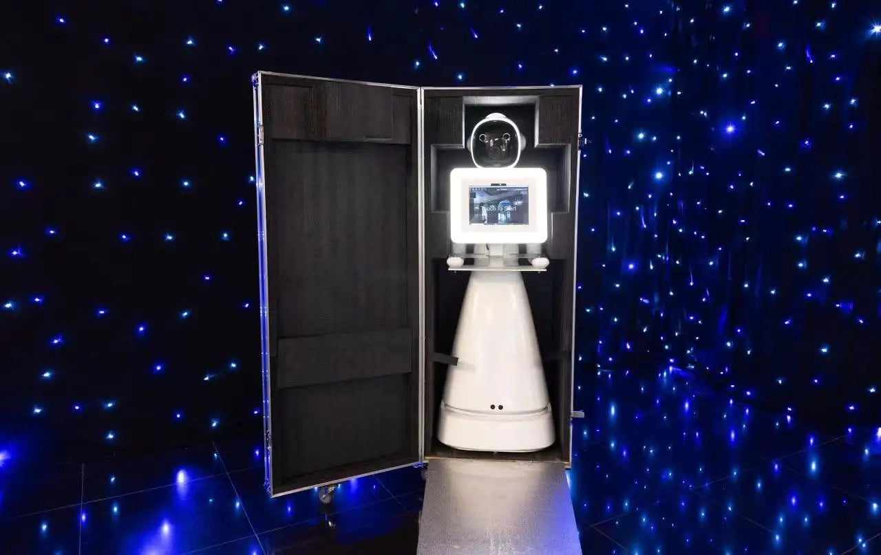 Magnificent Roaming Robot DSLR iPad Photobooth