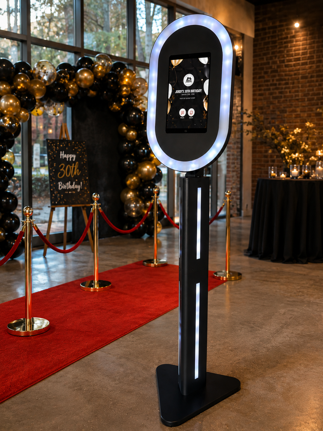 Oval IPad Selfie Pod Photobooth