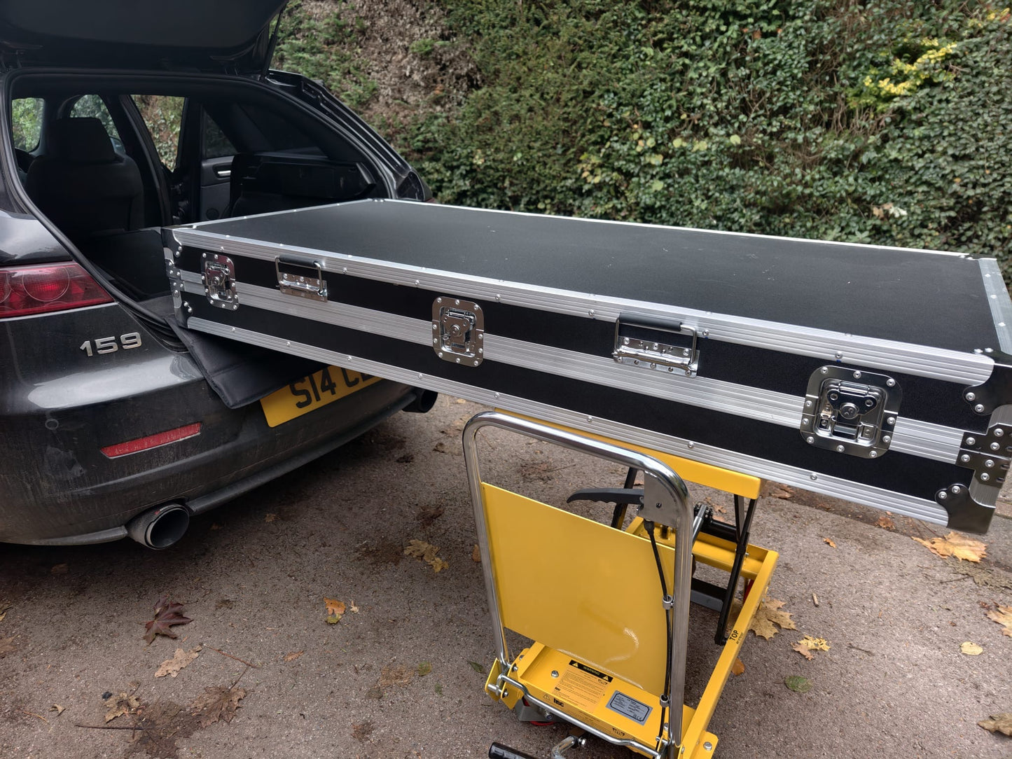 Hydraulic Scissor Lifting Table With Wheels & Safety Back Plate