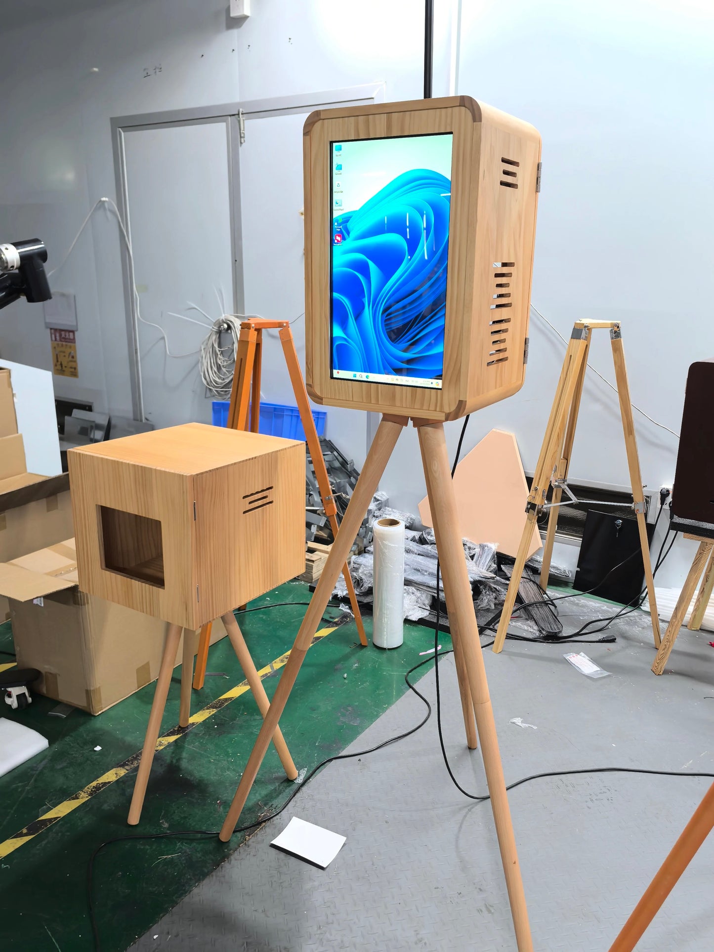 Wooden DSLR & iPad Selfie Pod Windows Photobooth