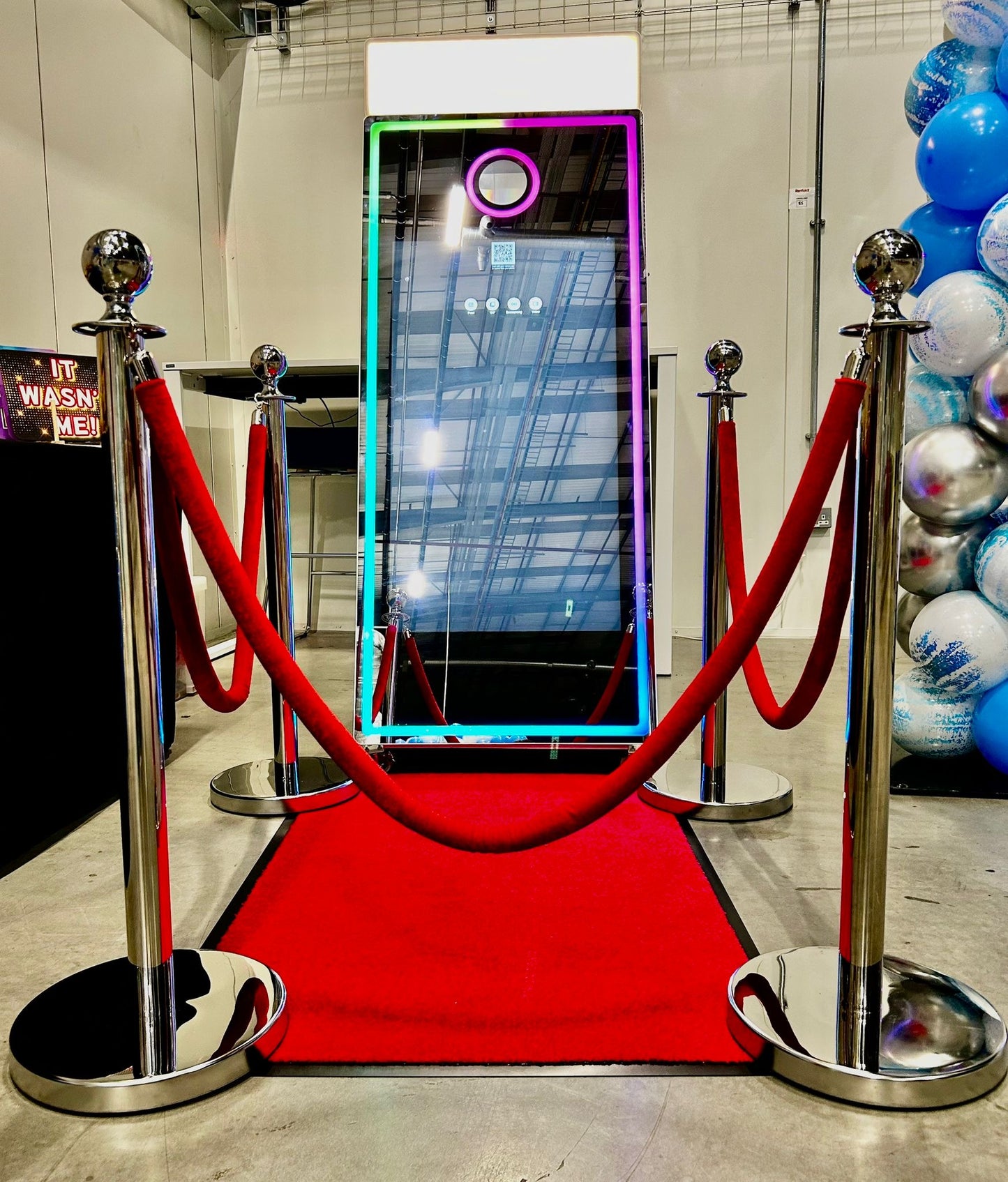 Magic Mirror Photobooth With Wheels