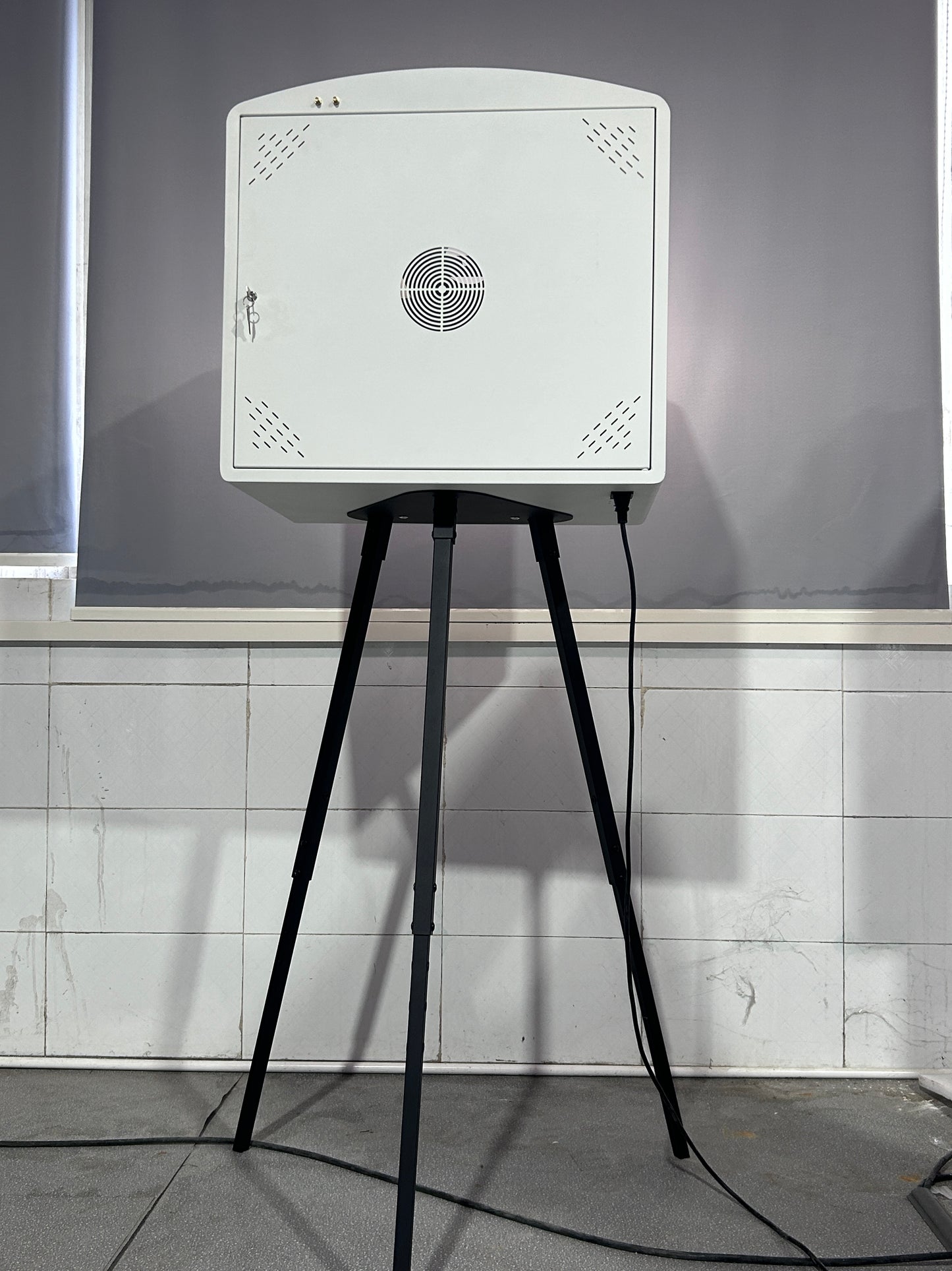 Metal Windows DSLR Selfie Pod Photobooth With Internal Printer Slot