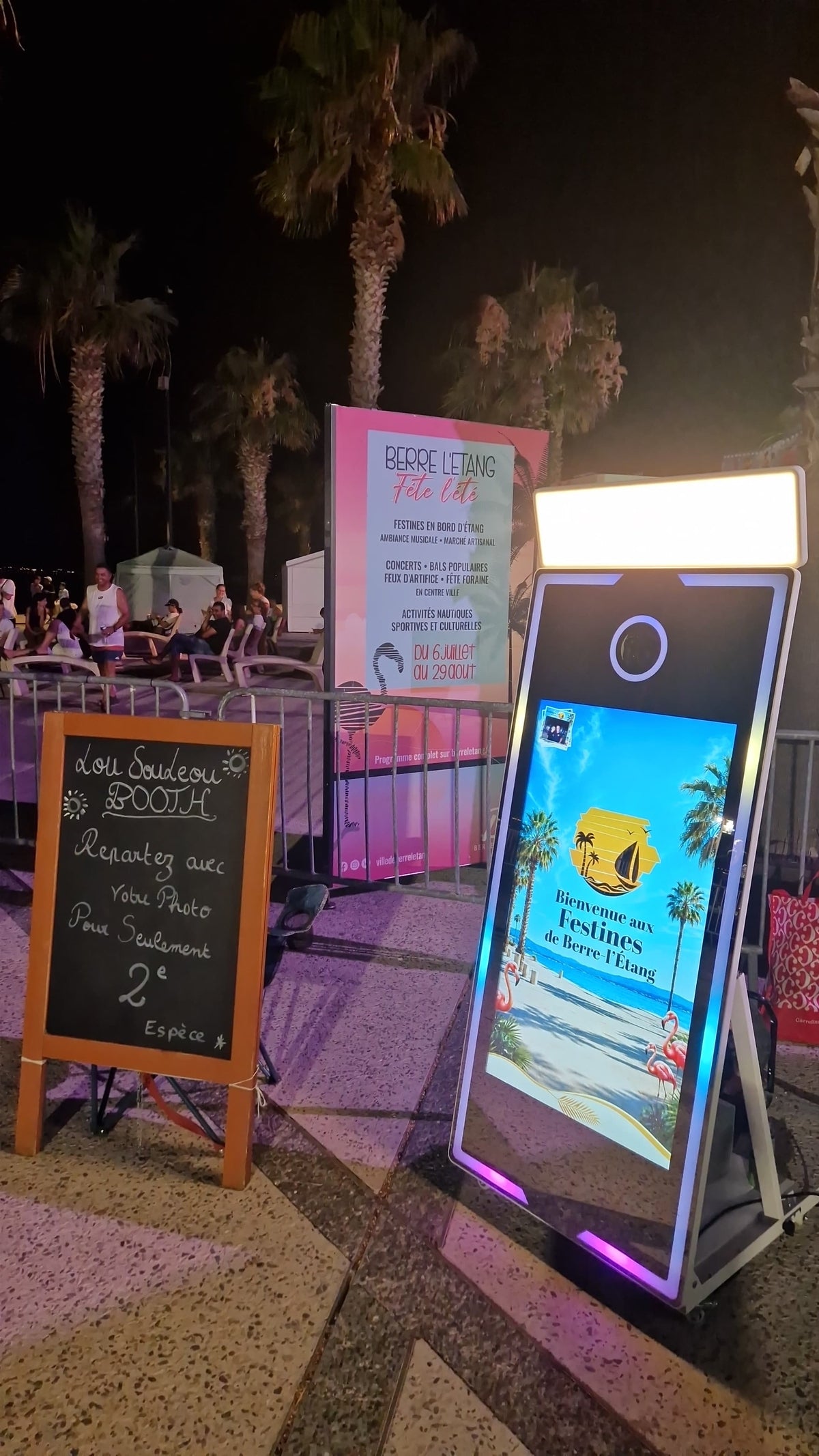 Magic Mirror Photobooth With Wheels