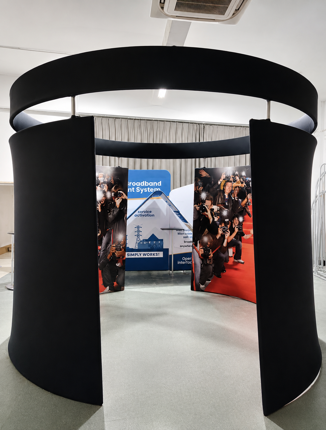 Hollow Roof LED Photobooth Enclosure Backdrop