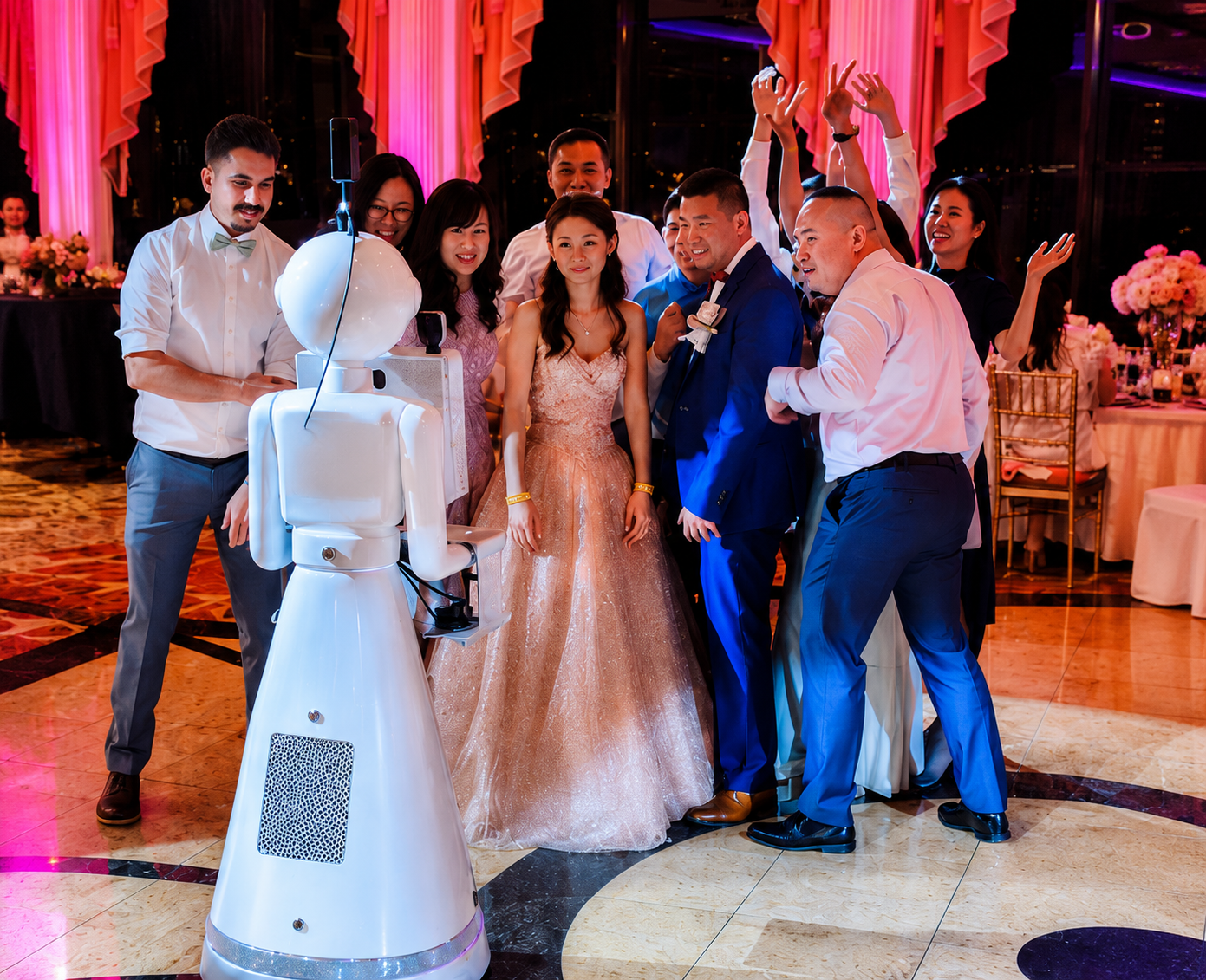 Magnificent Roaming Robot DSLR iPad Photobooth