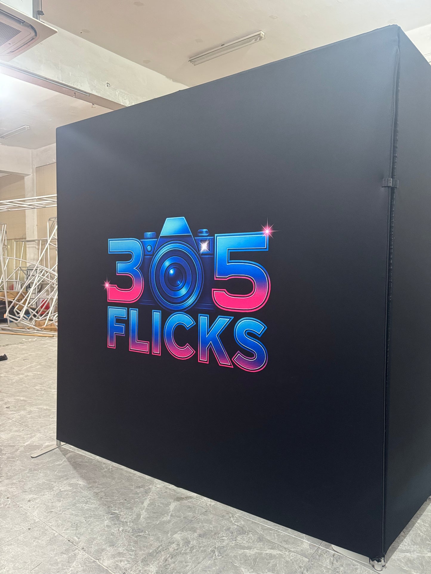 Vogue Tunnel LED Photobooth Backdrop Enclosure