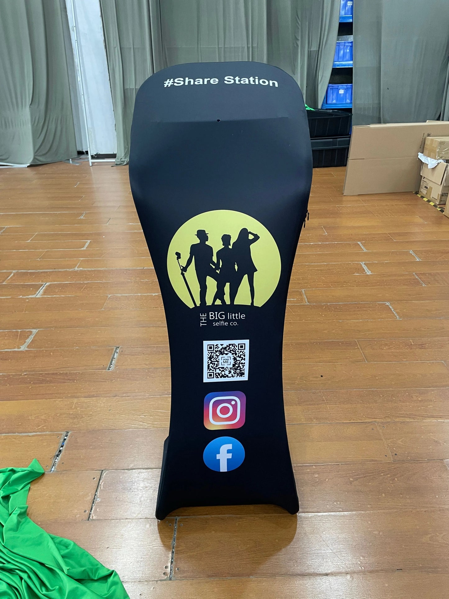 Customisable IPad Tablet Sharing Station For PhotoBooth