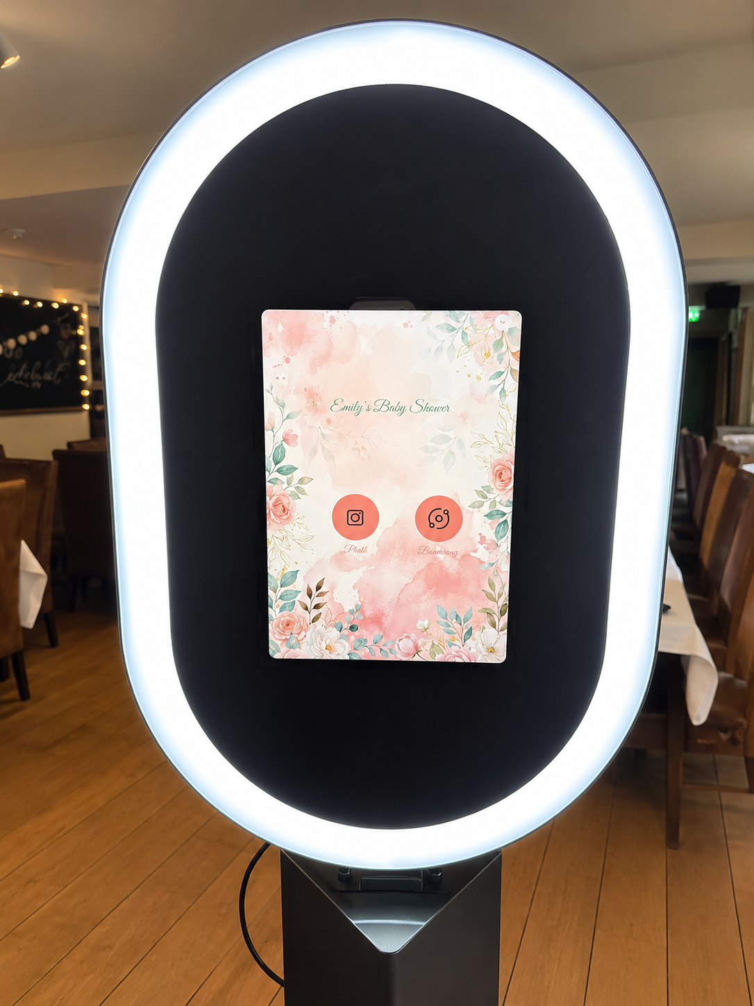 Oval IPad Selfie Pod Photobooth