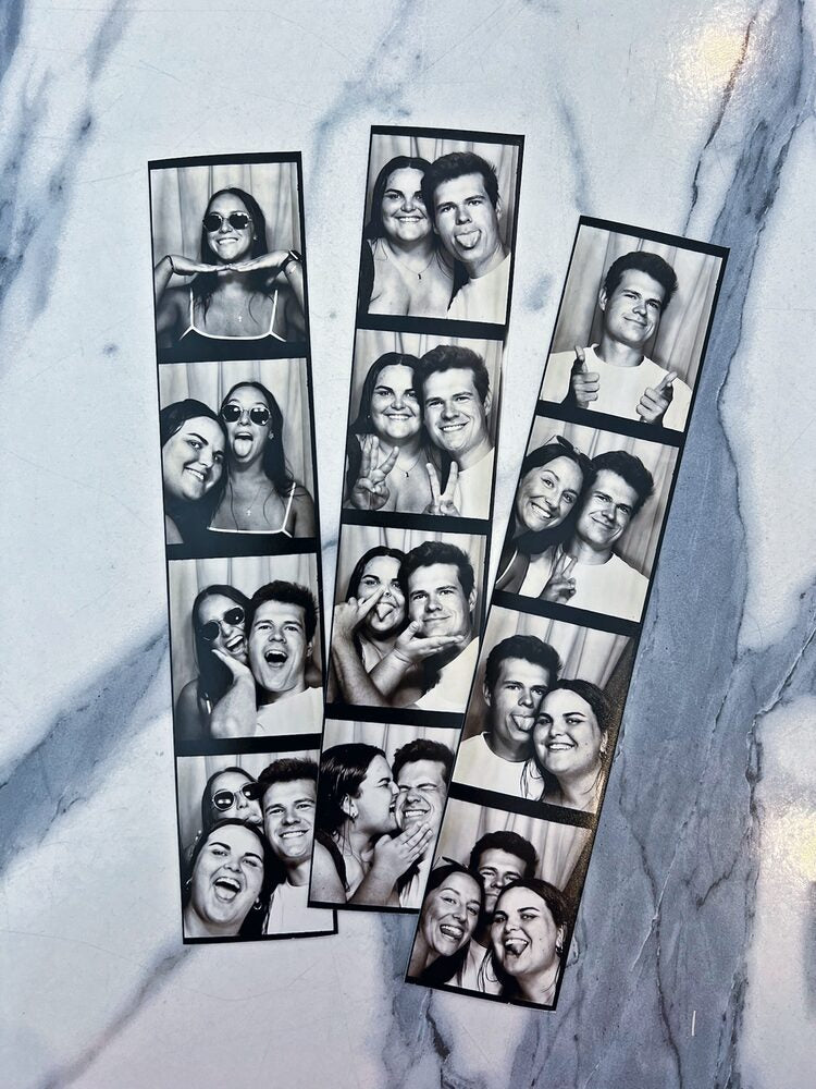 Stainless Steel Enclosed Photo Booth With Contactless Payment