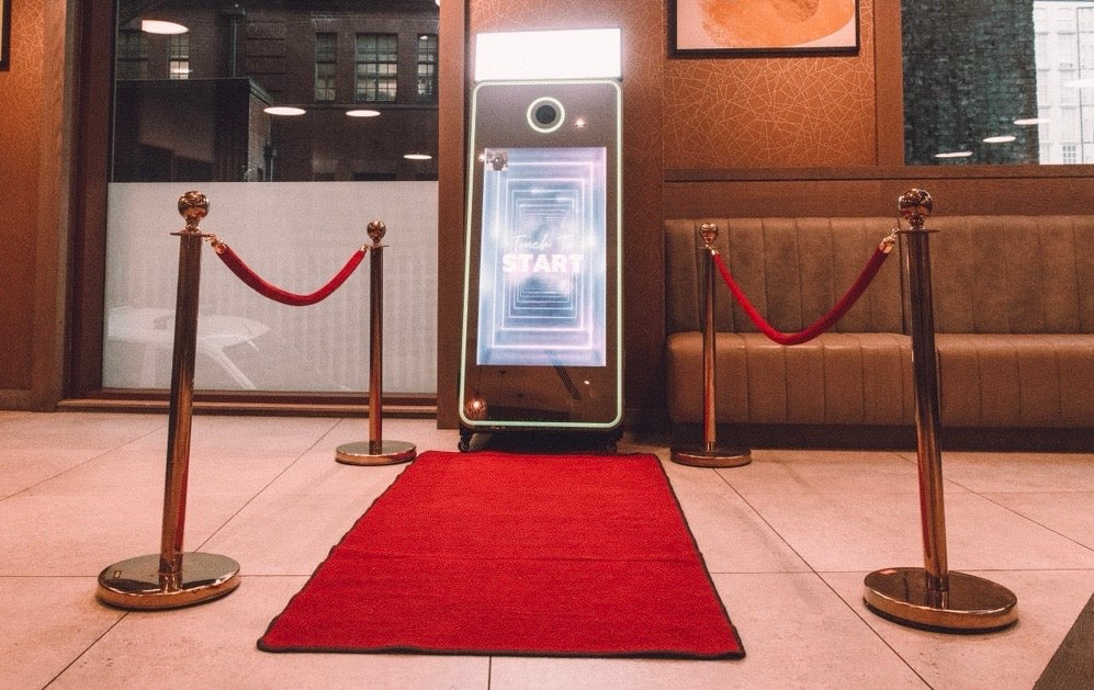 Magic mirror photobooth