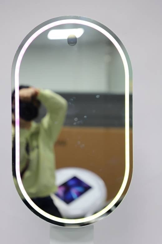 Oval Glass Selfie Pod Photobooth