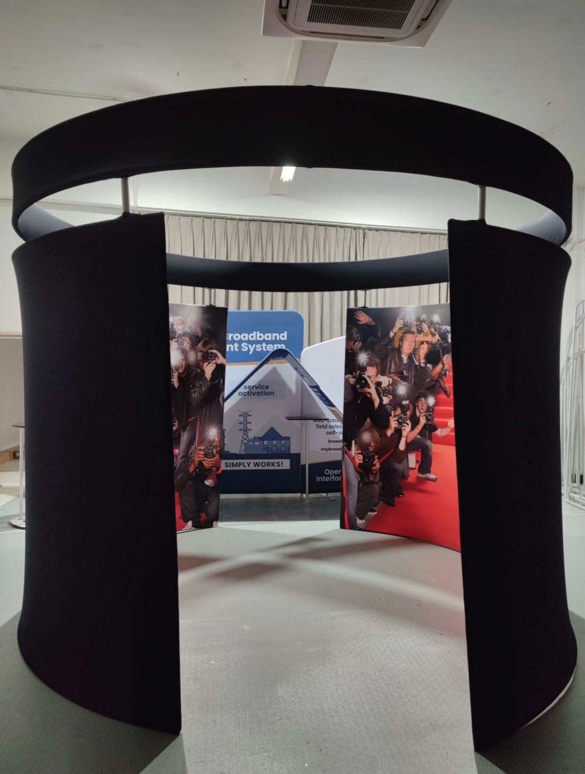 Hollow Roof Photobooth Enclosure