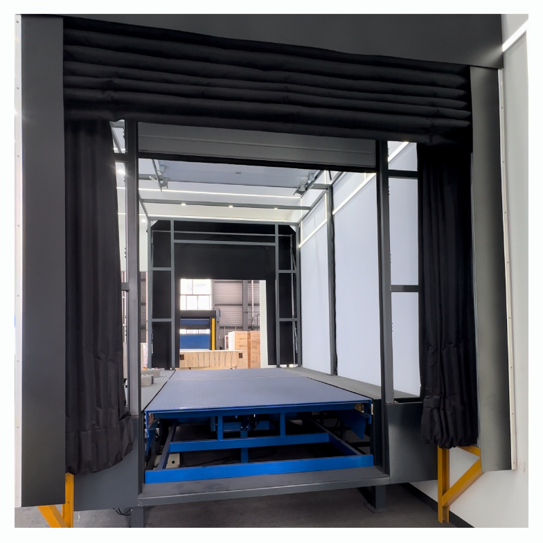 Hydraulic telescopic dock leveler.